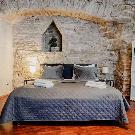 Dream - Old Town Apartment